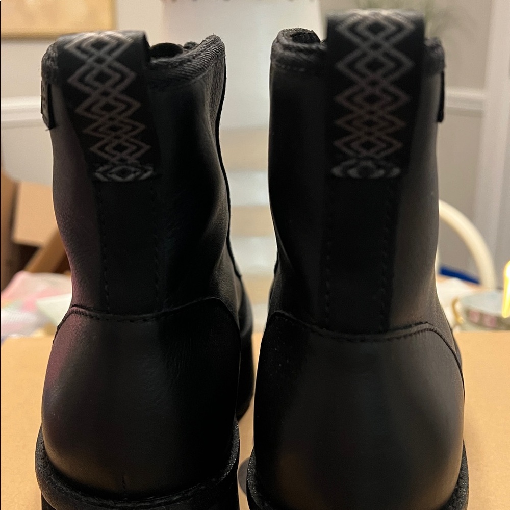 NWT UGG Cityfunc Zip water-resistant platform booties in black leather. - Picture 5 of 12